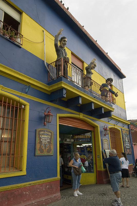 20071201_171738  D2X 2800X4200.jpg - This balcony in Caminito honors 3 icons of Argentine culture: tango great Carlos Gardel, Evita and soccer great Maradone